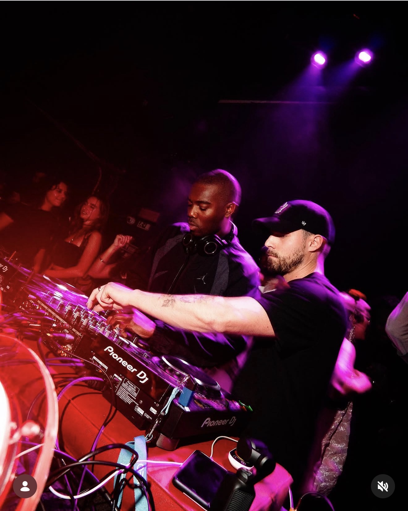 Motion blur behind the decks